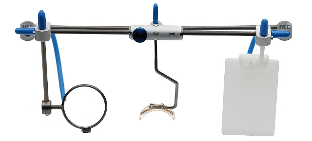 MEC Ohrbügel-Brille 23'' mit Abdeckung ISSF, links