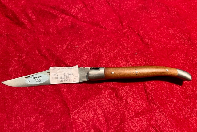 LAGUIOLE en AUBRAC L0211POI LAGUIOLE Pommier Apfelbaumholz